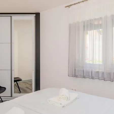 Majetic דירה קרק